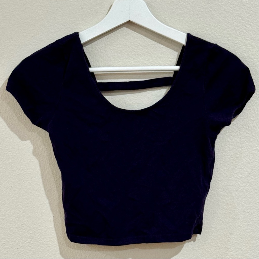 Forever 21 Navy Cutout Back Short Sleeve Crop Top